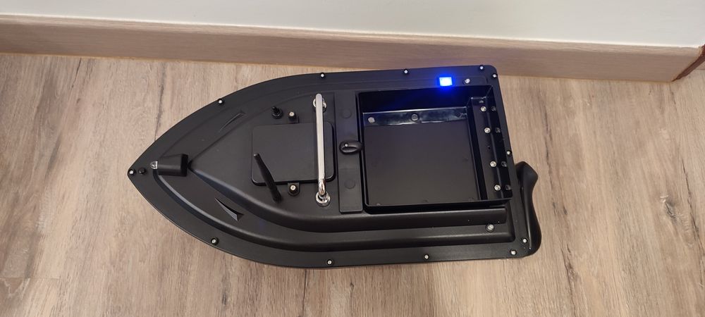 (Últimas unidades) Barco para transporte de engodo de até 1,5kg alcanc