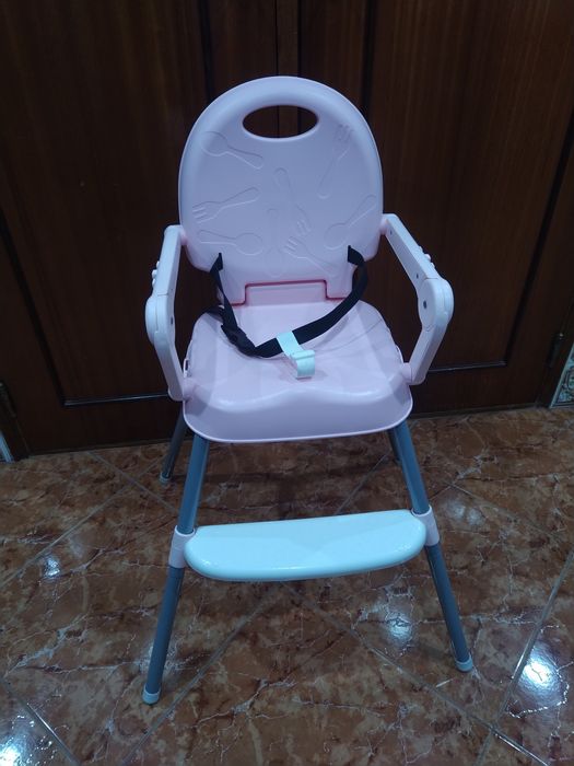 Cadeira de refeição para bebé comer à mesa criança casa quarto.