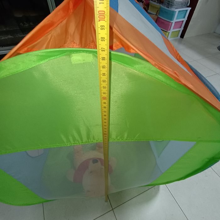 Tenda desdobrável de criança, usada mas bem estimada, com 90/90/100 cm