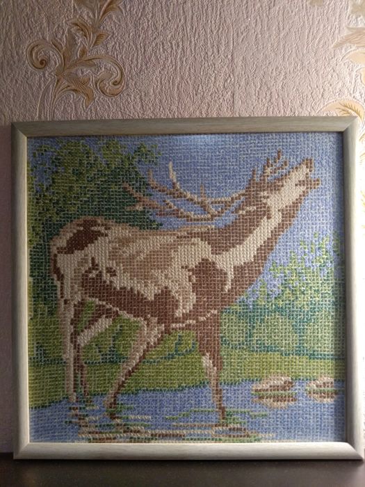 Інтер'єрна вишивана картина-гобелен   "Олень"