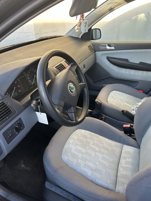 Vendo ou troco em mota Skoda Fabia 1.4 mpi