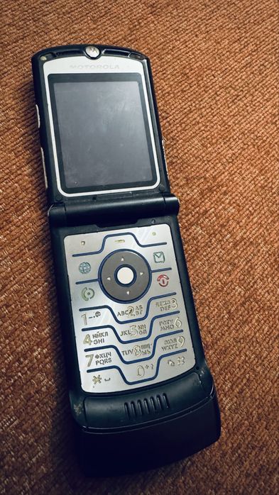Motorola v3 продам
