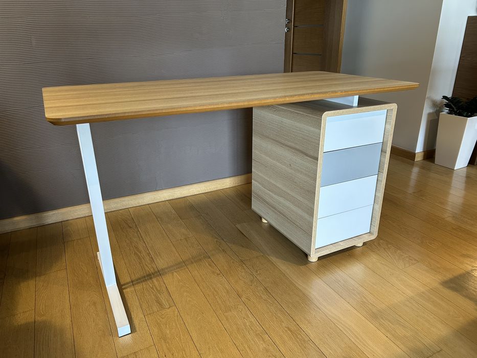 Biurko młodzieżowe