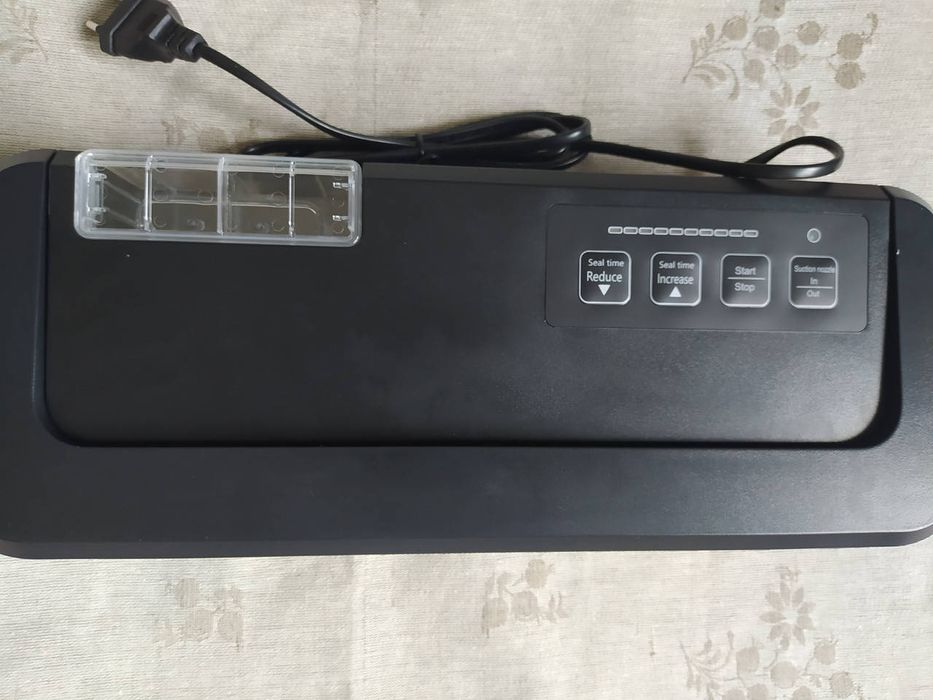 Вакуумний пакувальник (вакууматор) P-290A чорний