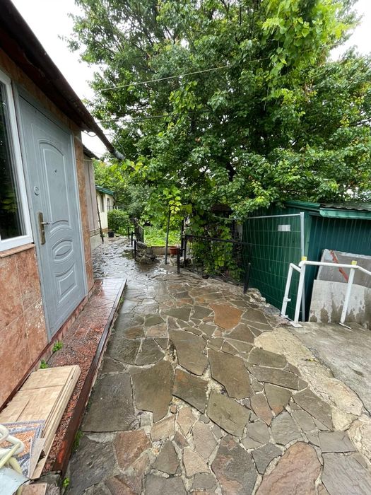 Приватні Продам ДВІ  нерухомість 160 квадратів ,100 метрів від мед кол