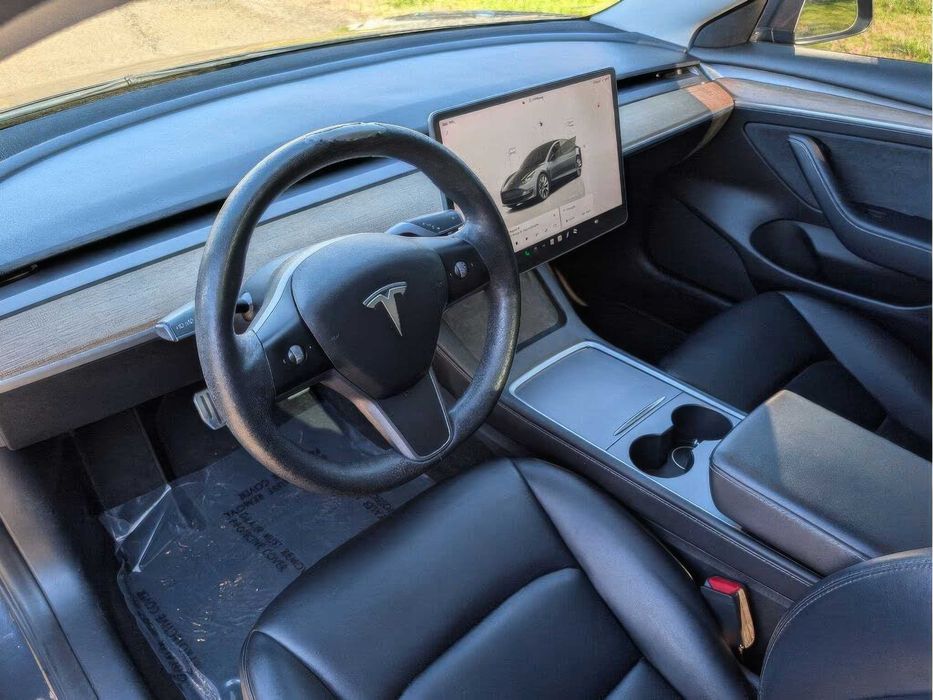 Tesla Model 3 Long Range      2022