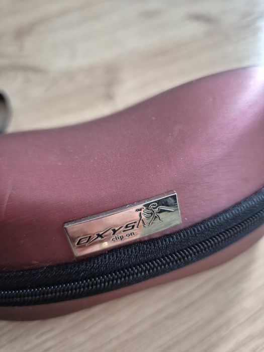 Etui pudełko na okulary Oxy's używane burgundowe