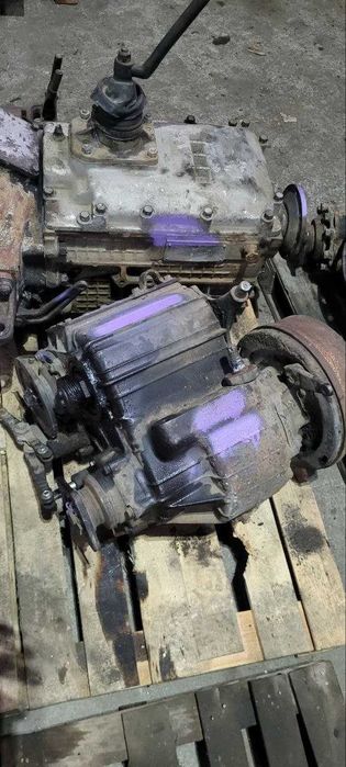 Двигун УРАЛ КПП роздатка редуктора