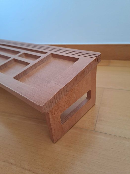 Prateleira de Mesa (Desk Shelf)