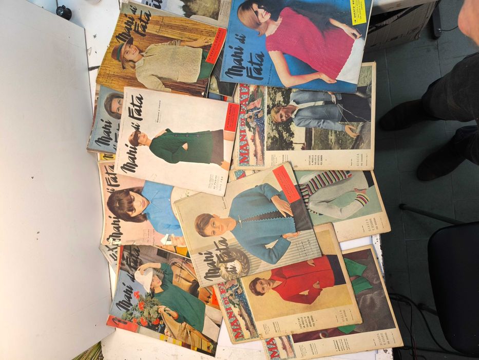 Revistas antigas de moda e bordados Mani di Fata ( 33 -algumas datas de 1952-1967)