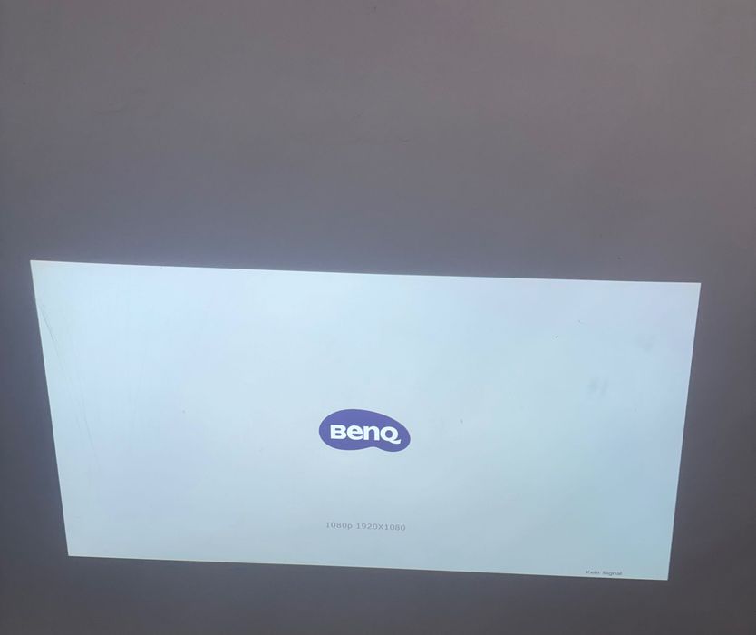 Projetor Benq branco com comando