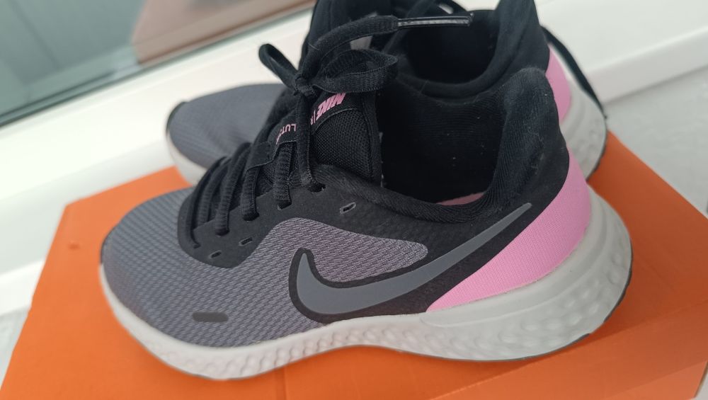 Кроссовки женские Nike