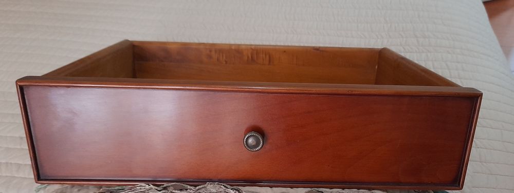 Quarto de casal em madeira de cerejeira maciça