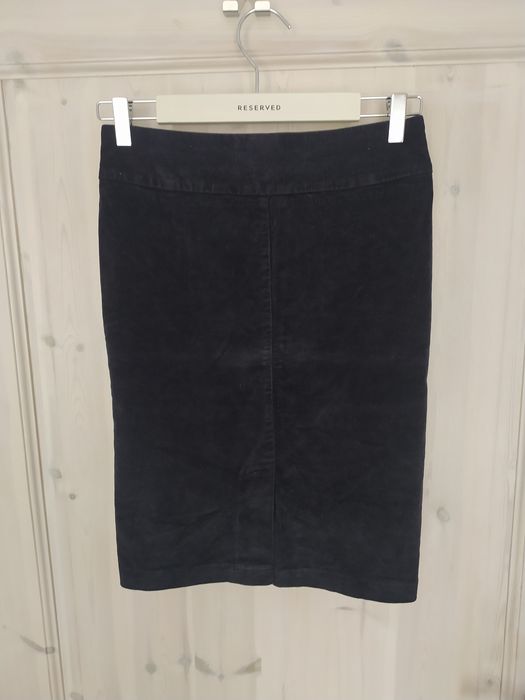 Czarna sztruksowa dopasowana spódniczka Benetton 36 S
