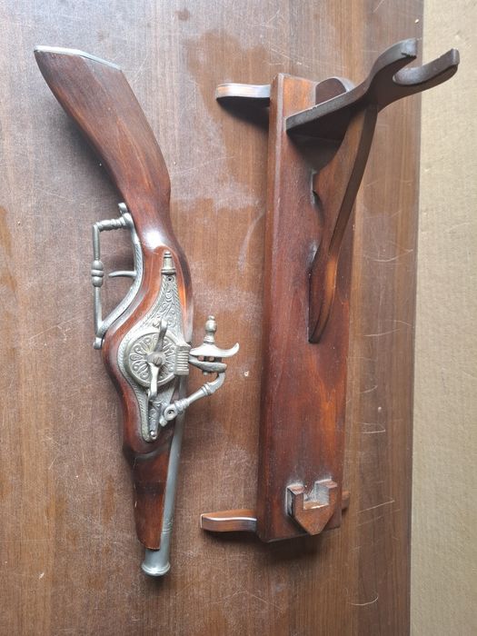 Stary pistolet atrapa