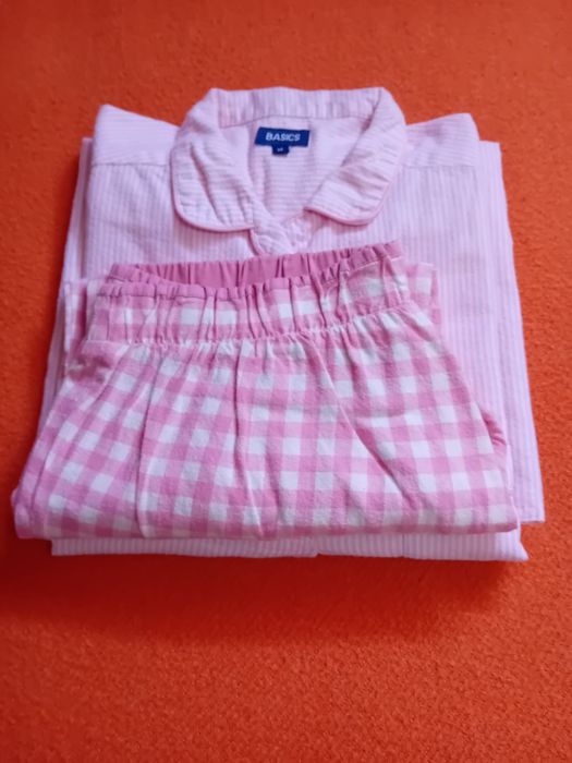 Calças de flanela e camisa de dormir de flanela