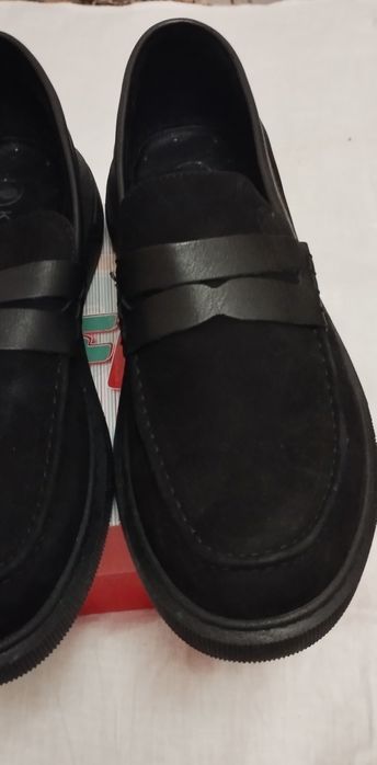 Продаются туфли замшевые