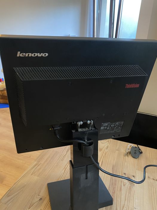 Monitor Lenovo 17