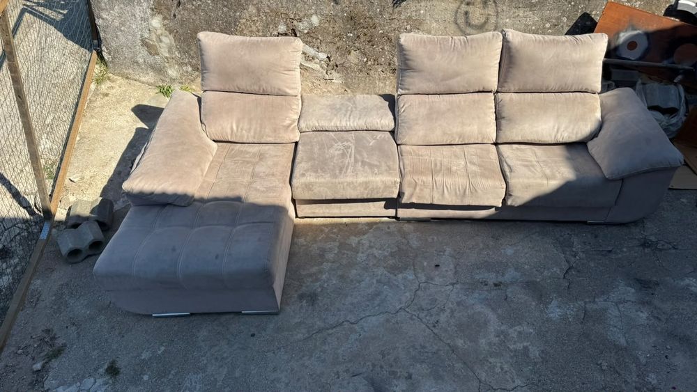 Sofá Chaiselongue Canto em Tecido Bege / Cinza Claro (Com Assentos Extensíveis)