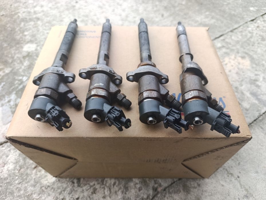 Wtryskiwacze 1.6 HDI peugeot citroen ford Volvo mazda kpl 4 szt Bosch