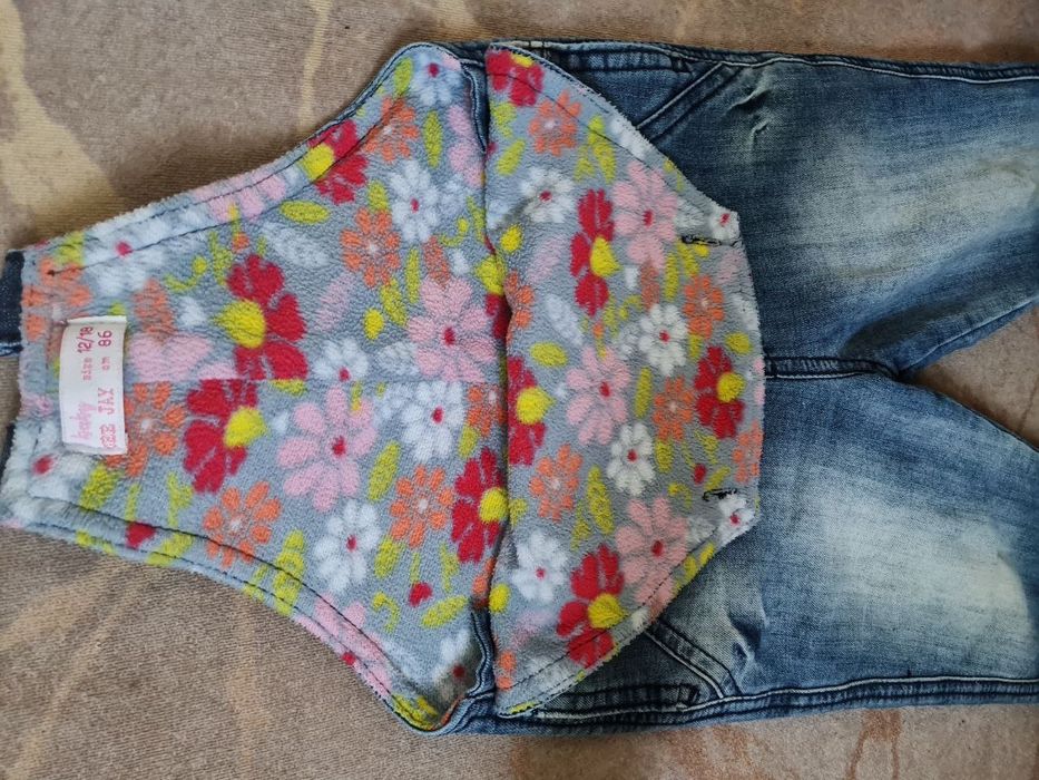 Продам утеплений джинсовий комбінезон на дівчинку 86