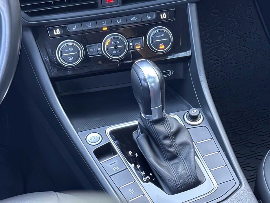 Volkswagen Jetta      2019