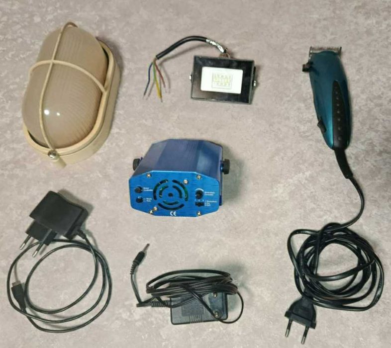 Лот техніки:Лазерний проектор, прожектор, машинка стрижки , світильник