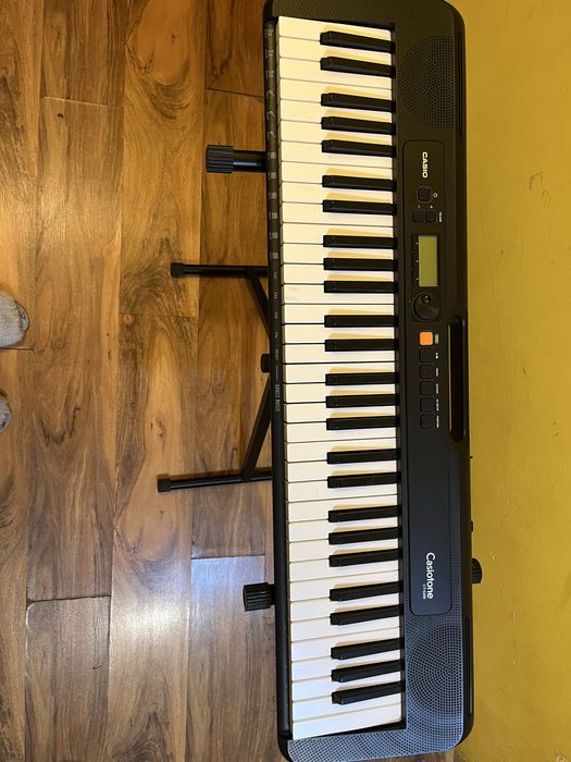 Продам синтезатор