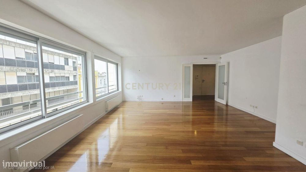 93 m² Two-Bedroom Apartment with Parking and Storage – Gulbenkian – E