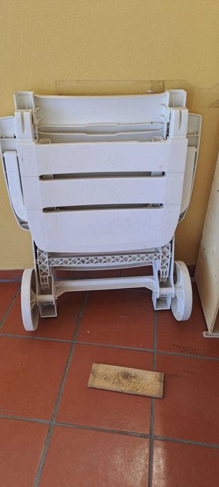 Cadeira de Praia em Plástico – Dobrável e Resistente