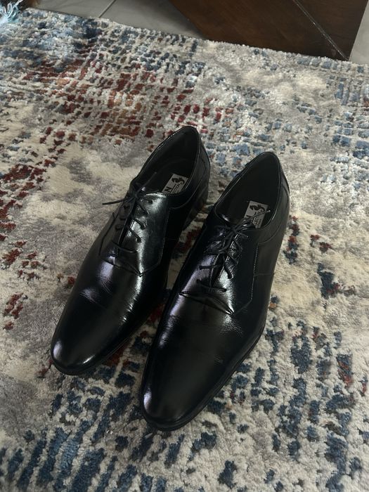 męskie skurzane pantofle lakierowane