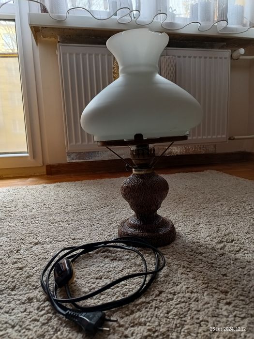 Sprzedam lampę stołową