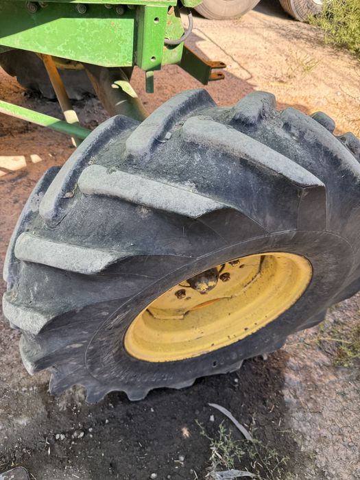 Комбайн зерноуборочный John Deere 1065