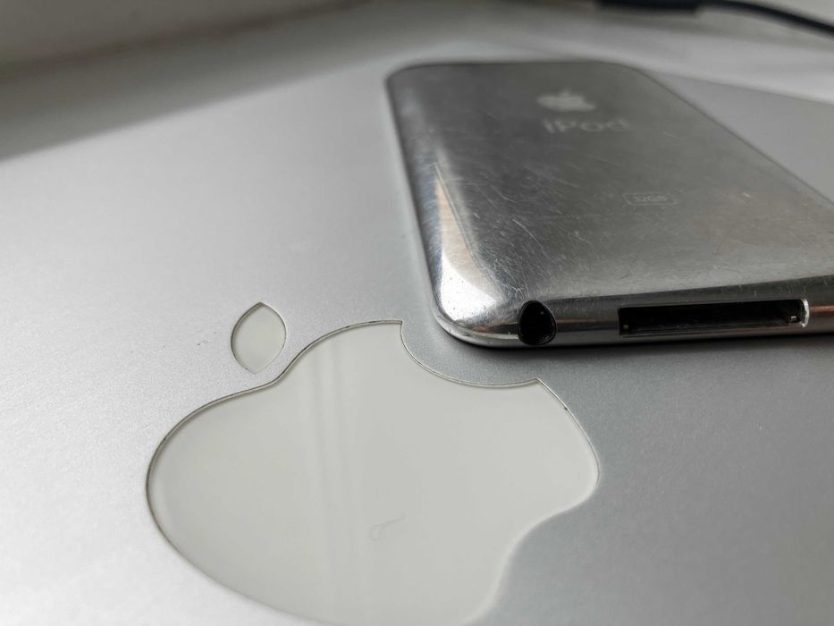 Apple iPod touch 3-gen 32 Gb \ ЦАП Cirrus Logic \ Акум. 30 год.музики