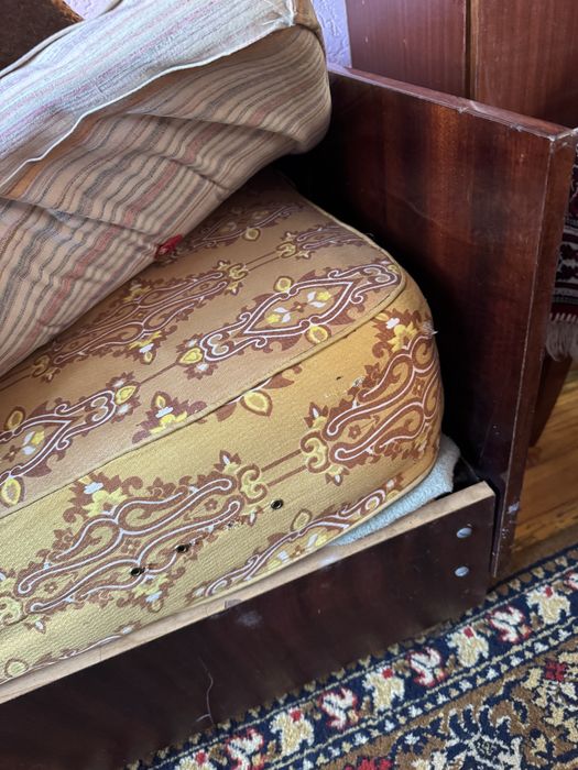 Деревʼяне ліжко односпальне