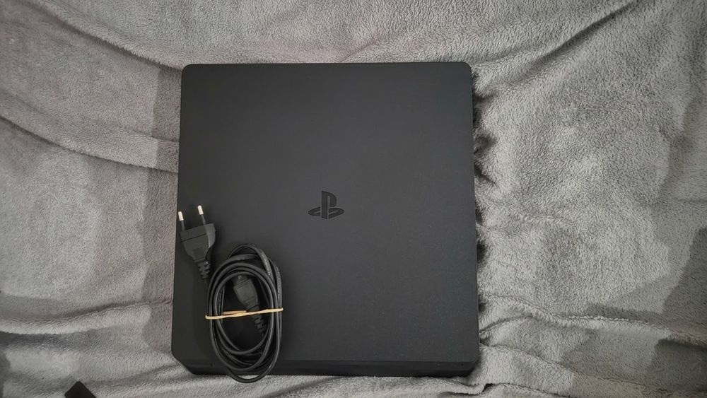 Playstatio 4 slim