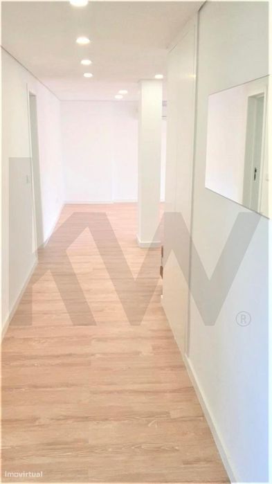 Apartamento T4 Remodelado a 4 min da Praia – Paço de Arcos