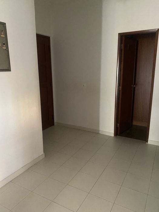 Vende-se T2_Av. Marquês de Pombal