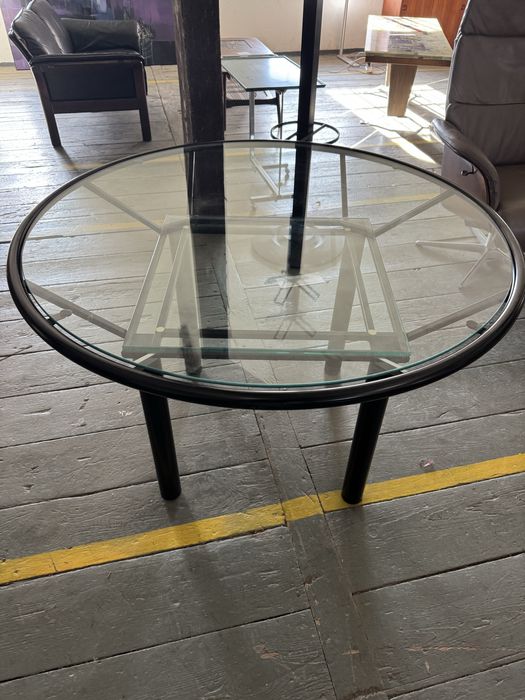 Skandynawski,okragly,metalowy stół z podwójnym  szklanym blatem,lata90