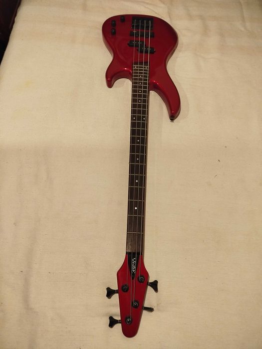 Baixo elétrico VESTER