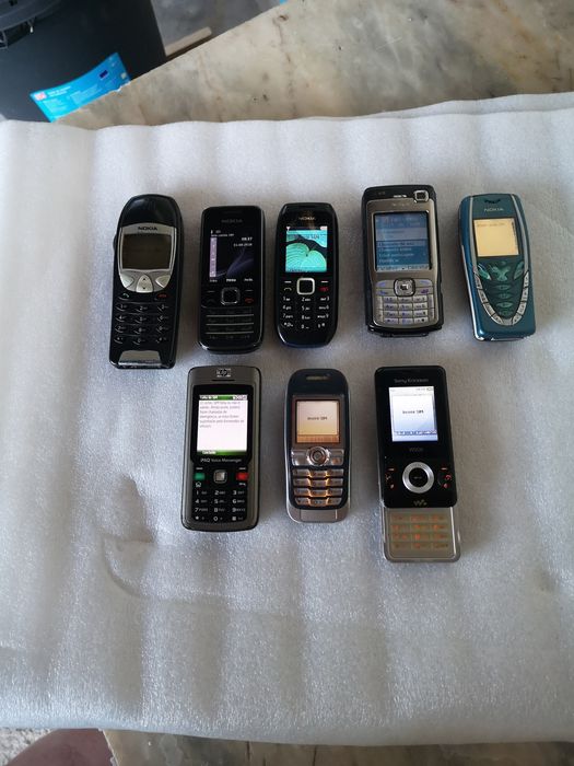 8 telemóveis antigos