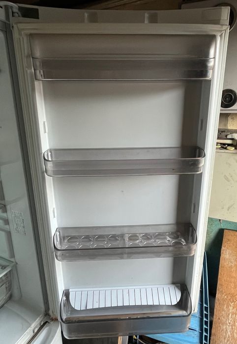 Холодильник Ariston в нормальному стані