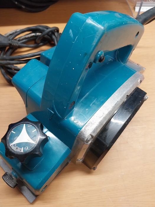 Plaina elétrica Hitachi