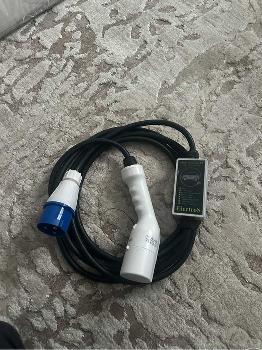 Зарядне устройство на електро кар на 32ампера