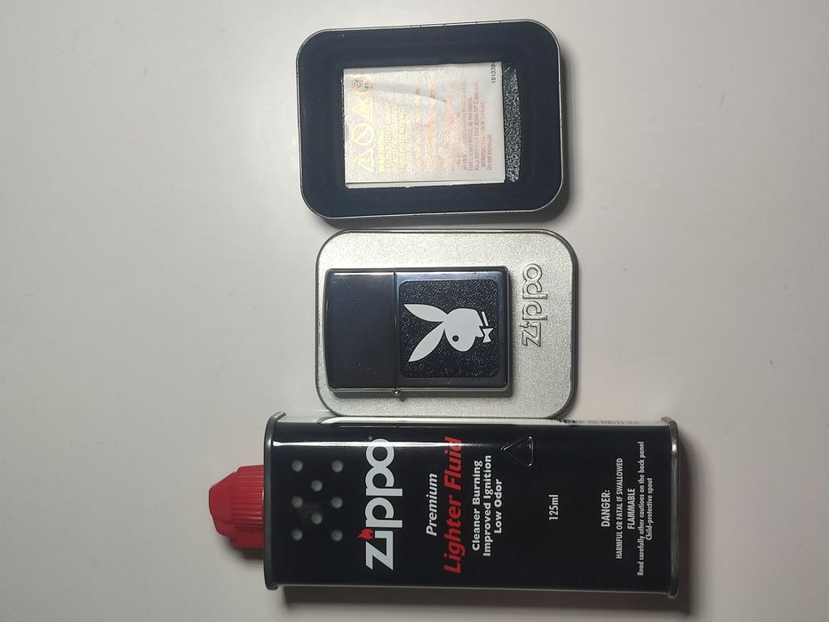 Запальничка Zippo Playboy in Black & White 250PB107(е в наявності)