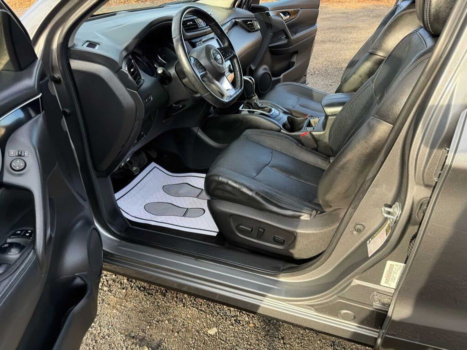 Nissan Rogue Sport SL      2017