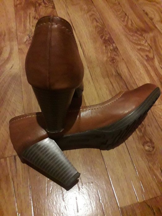 Buty Clara Barson rozmiar 39 karmelowe