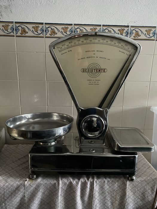 Balanca e pesos antigos marca Resistente