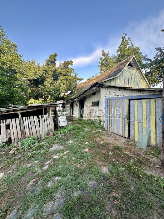 Без% Будинок з великою ділянкою та газом. Центральна вулиця