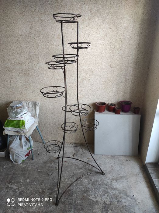 Подставка под цветы